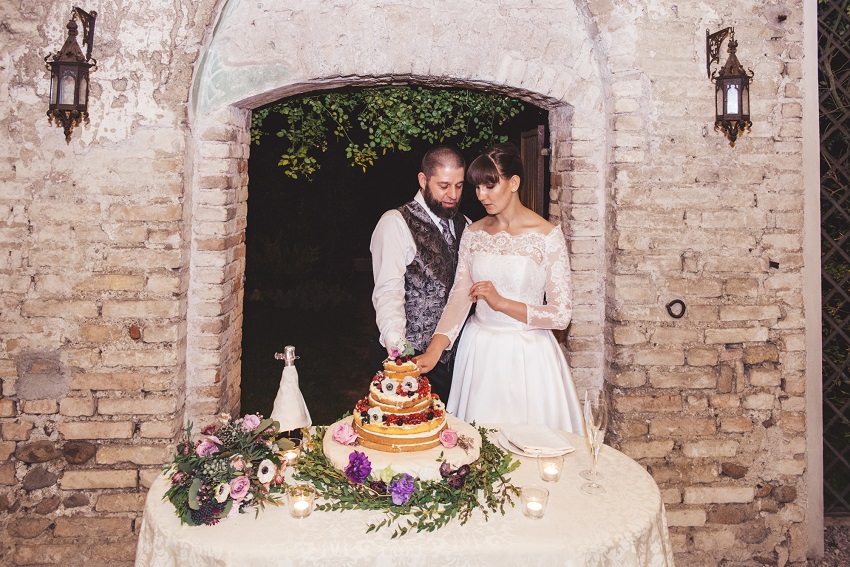 ITALIAN WEDDING CAKE CUTTING