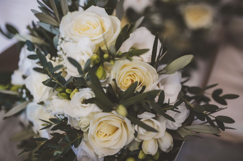 roses_and_olive_bouquet