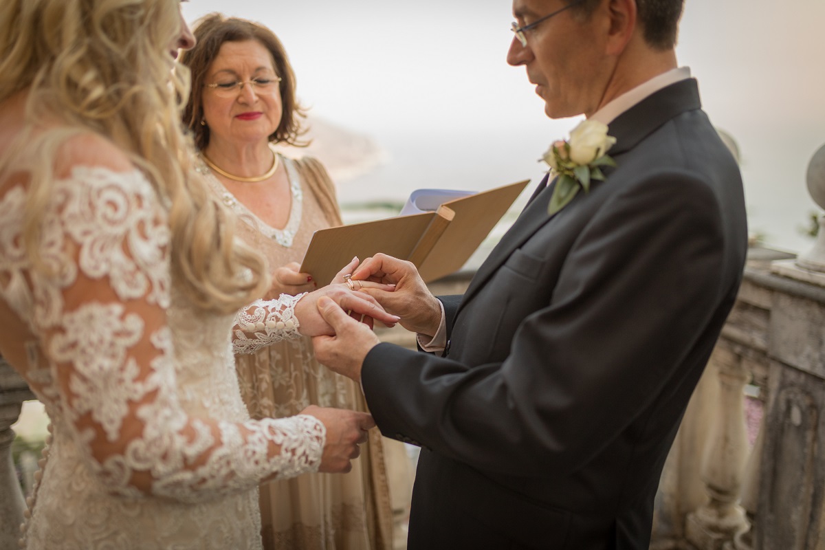 WEDDING RINGS EXCHANGE WEDDING IN ITALY