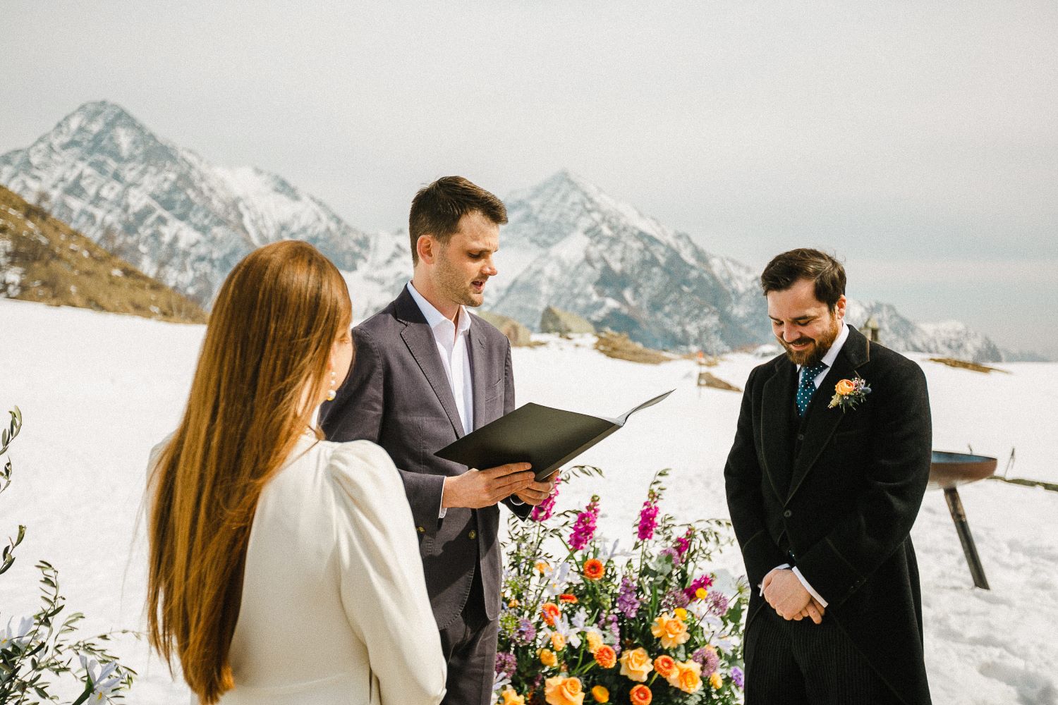 Read more about the article A Dreamy Snow Wedding on the Italian Alps: A Love Story Unfolds on Skis