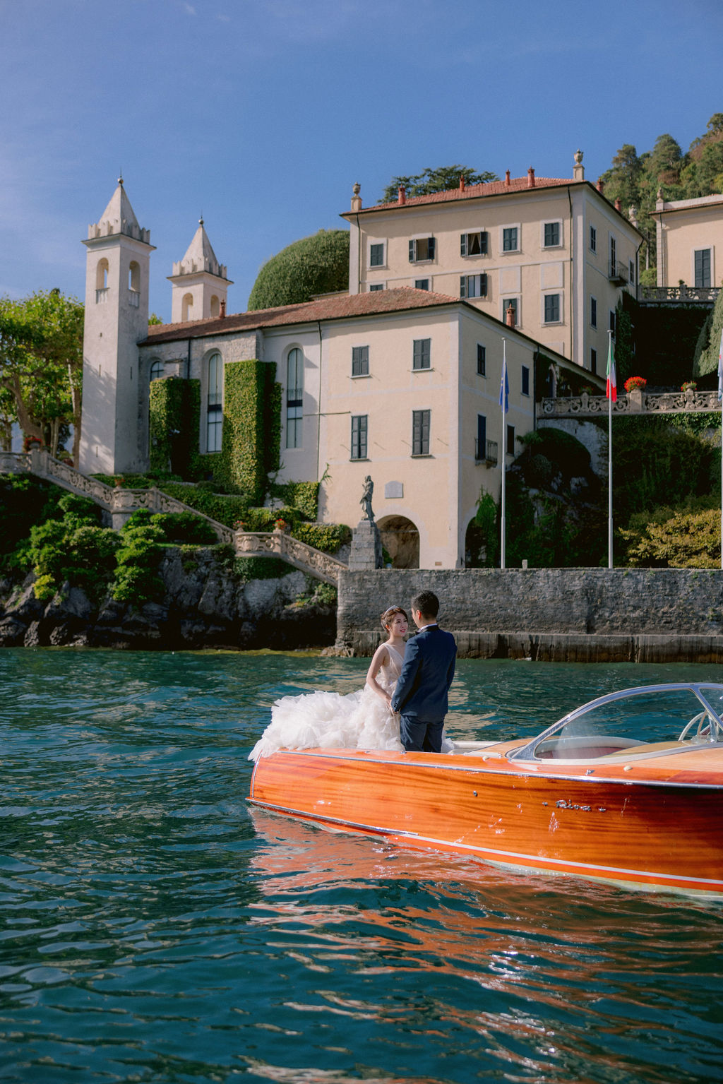 Read more about the article A Cinematic Love Story: J and H’s Fairytale Fall Wedding at Villa del Balbianello